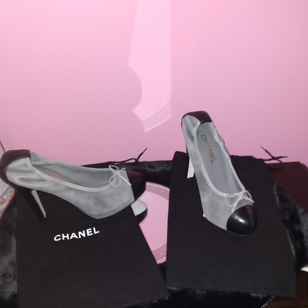 BN AUTHENTIC CHANEL Heels 7/8 in Women's :)